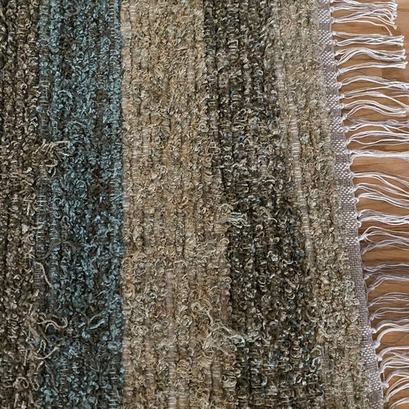 Throw Rug - Picture 4 of 16